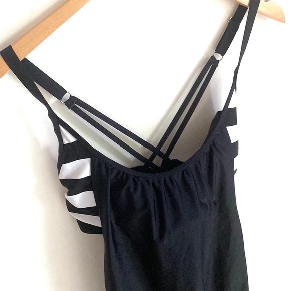 Women's Stripe Triangle U-Neck Elegant Tankini black and white Top, Size L - Picture 6 of 9